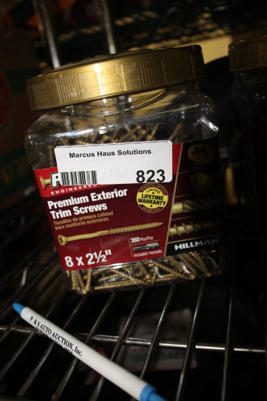 lot 823 image: 5 lbs of 8 x 2 12 Exterior Screws