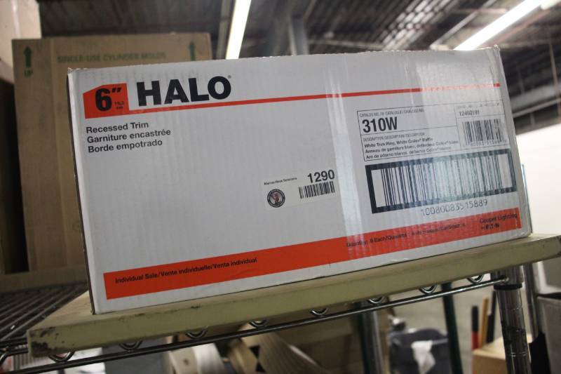 lot 1290 image: Halo 6 inch White Trims 310W - 6 trims