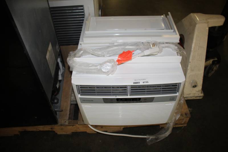 lot 4133 image: Frigidaire Large Room Air Conditioner