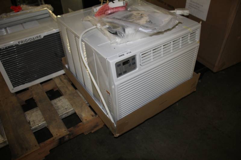 lot 4134 image: GE Large Room Air Conditioner