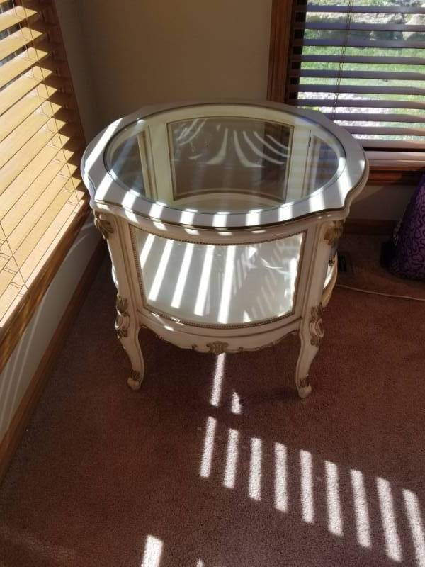 lot 2 image: Prince Howard French Provincial All Glass Drum Table