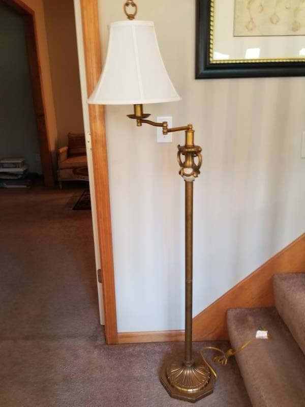 lot 6 image: Swing Arm Brass Floor Lamp w Shade