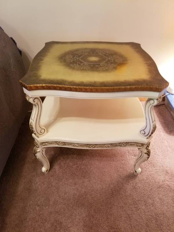 lot 18 image: 1960s Antique Italian Double Shelf End Table