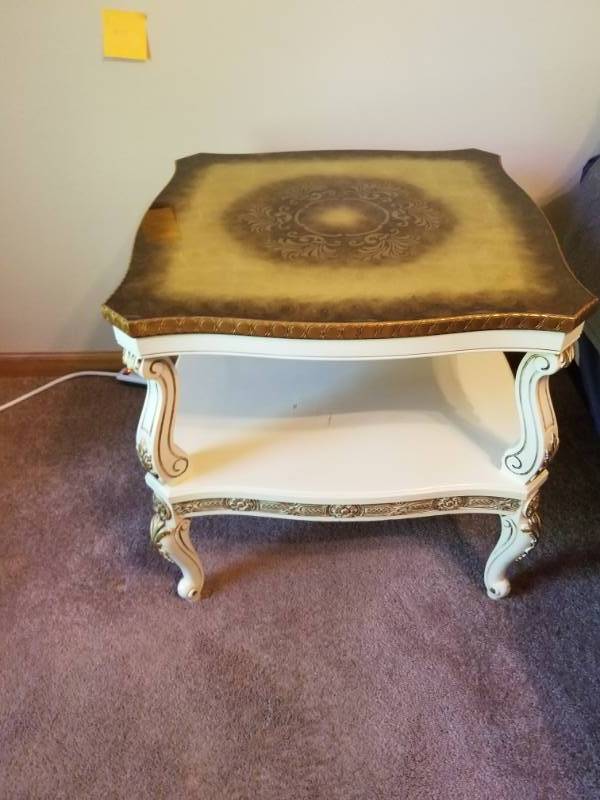 lot 19 image: 1960s Antique Italian Double Shelf End Table