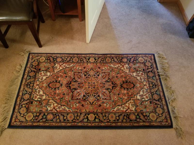 lot 22 image: Karastan Heriz 100%Wool Rug Apprx 2.1 x 5