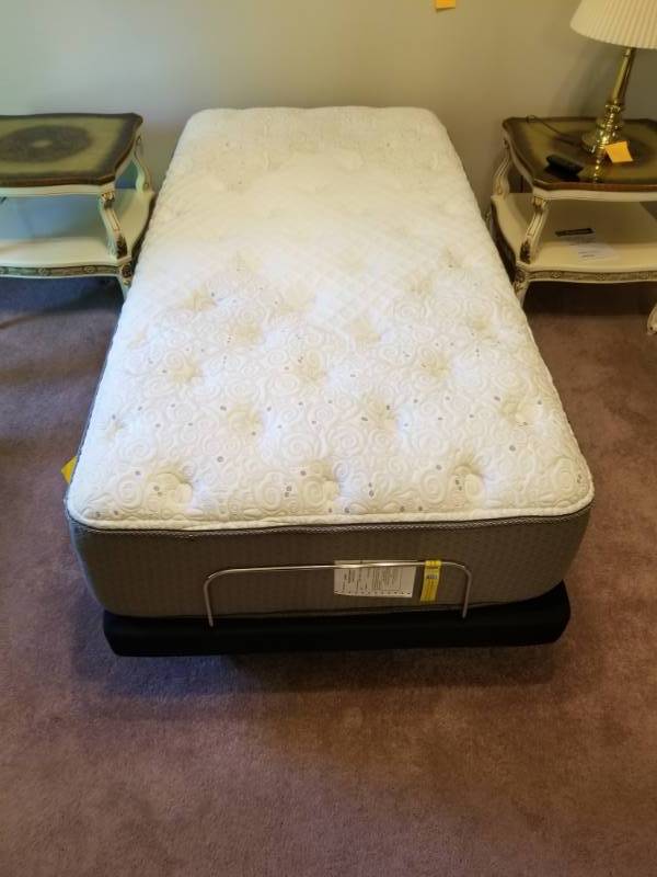 lot 24 image: Sealy Ease 2.0 Twin Adjustable Lift Bed w Mattress Like New Fully Functioning