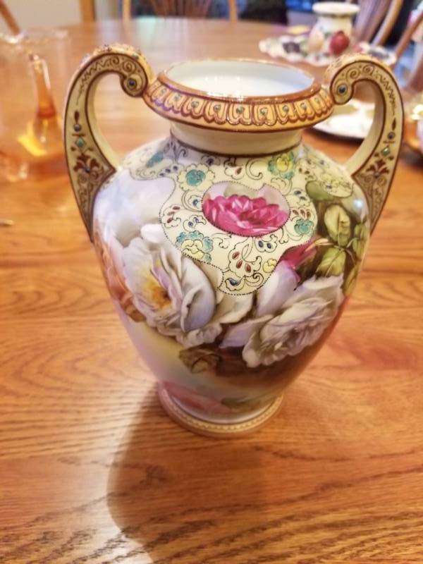 lot 37 image: Noritake Double Handled Urn Vase