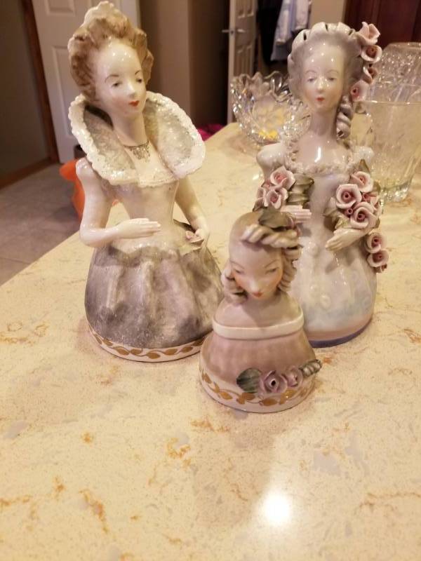 lot 43 image: Set of 3 English Lady Busts Numbered