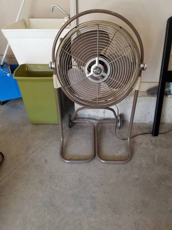 lot 48 image: Antique Emerson Electric Vintage Stand Fan