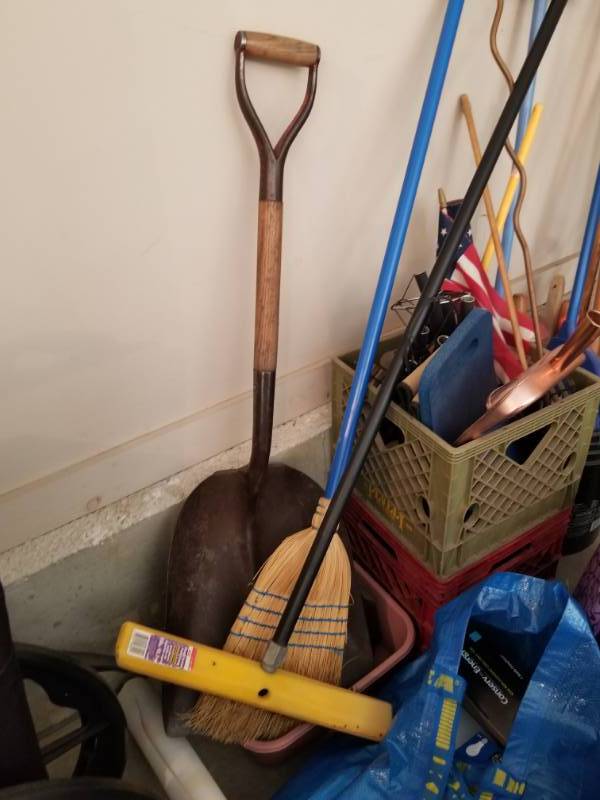 lot 61 image: Yard Tools, Buckets, Brushes�