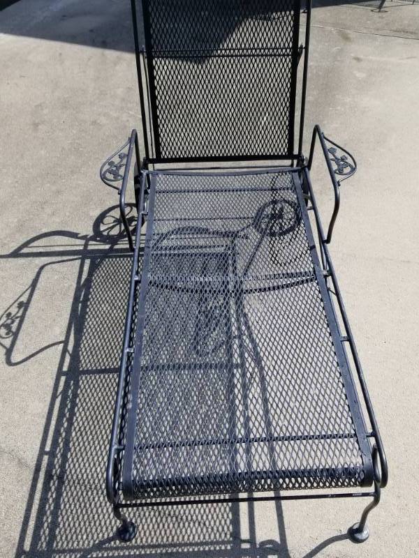 lot 66 image: Black Metal Arm Chair Chaise Lounger