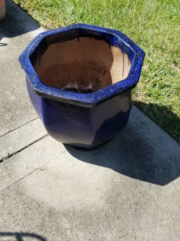 lot 68 image: Blue Octagon Planter Pot
