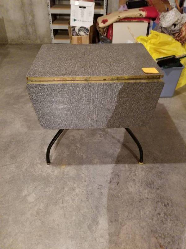 lot 100 image: Drop Leaf Formica Top Table
