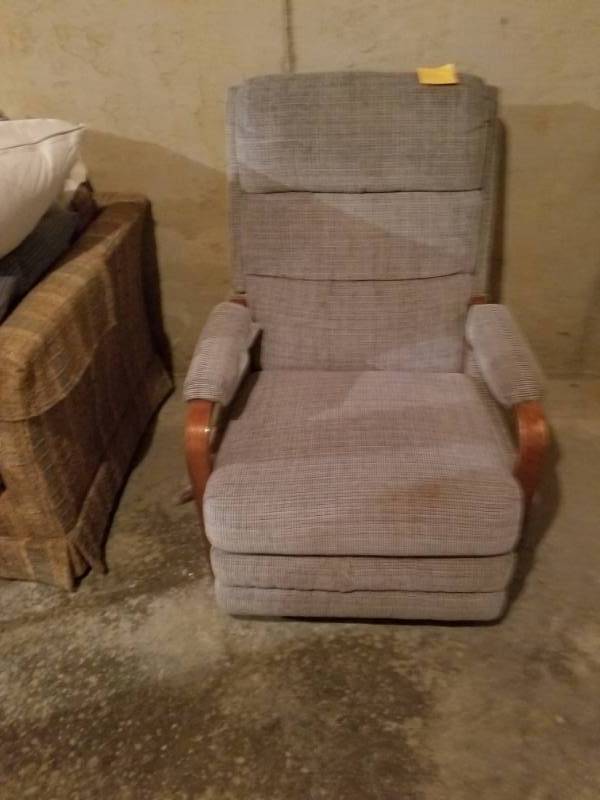 lot 103 image: Upholstered Recliner Chair