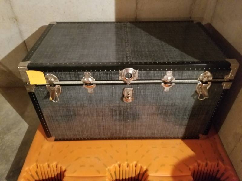 lot 108 image: Steamer Trunk w Tray