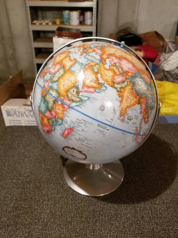 lot 999 image: Globe