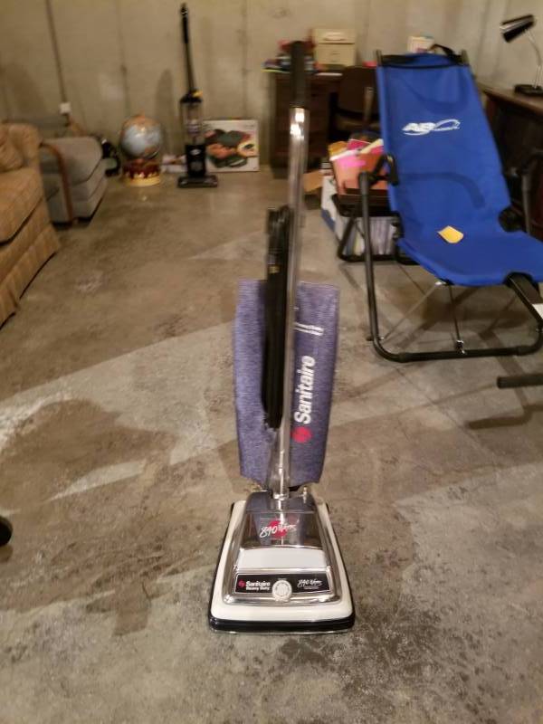lot 112 image: Sanitaire HD 840 Watt Commercial Vacuum Sweeper