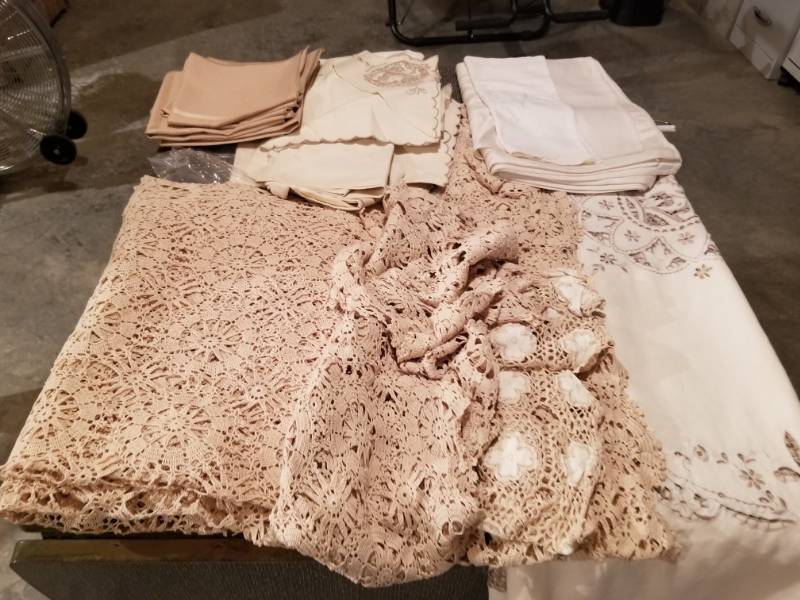 lot 113 image: Vintage Linens - Crocheted Table Cloth, Napkins�