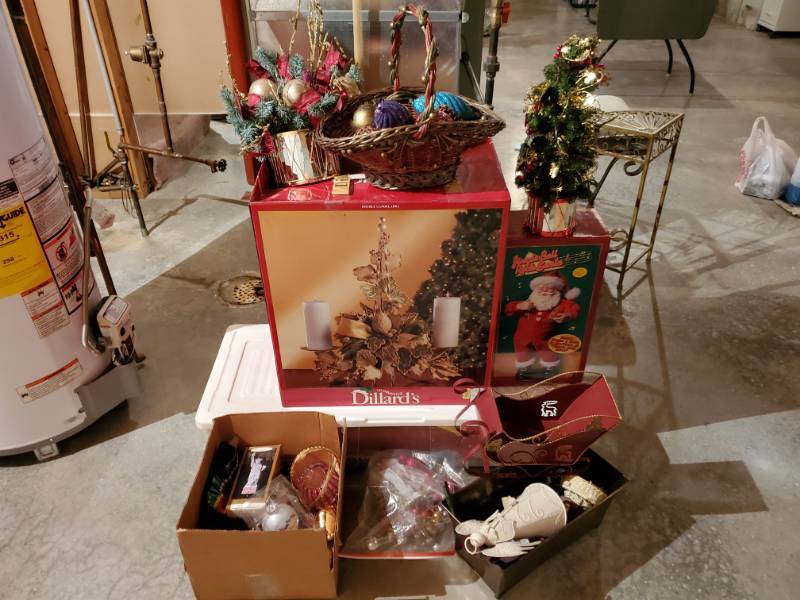 lot 128 image: Misc Lot of Christmas Decorations