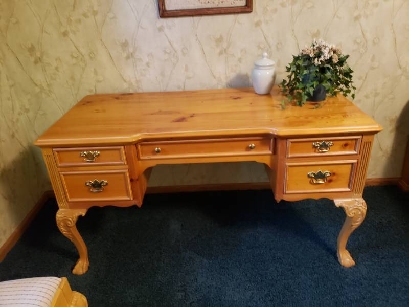 lot 7432 image: Very nice wooden desk with eagle claw feet.