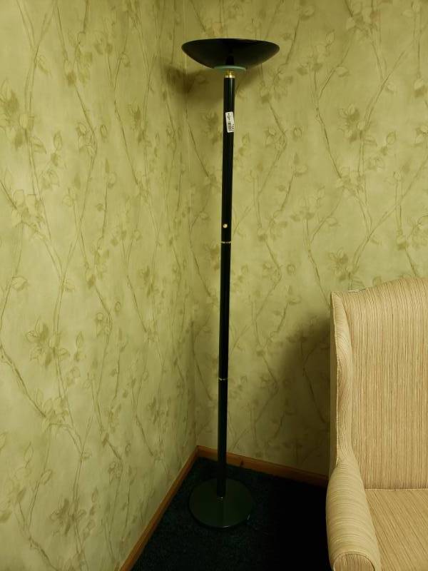 lot 7443 image: Standing floor lamp.