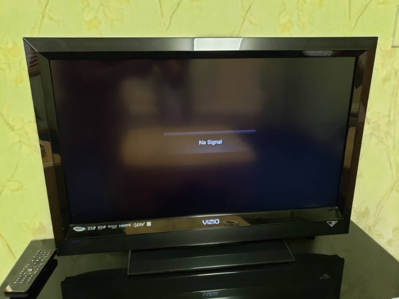 lot 7447 image: Vizio HDMI HD TV.