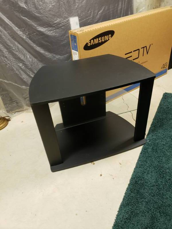 lot 7467 image: Nice media stand with glass shelf.