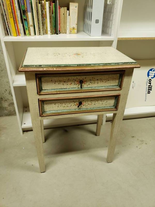 lot 7473 image: Decorative 2 drawer end table.