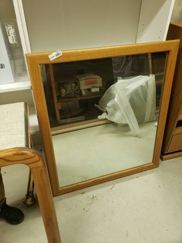 lot 7477 image: Mirror.