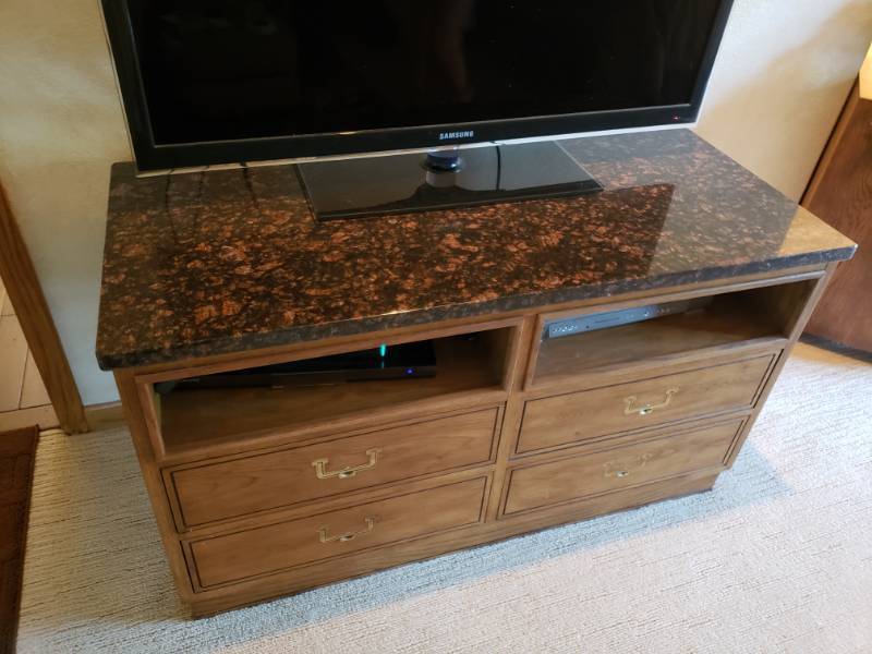lot 7482 image: Nice granite slab... CABINET NOT INCLUDED