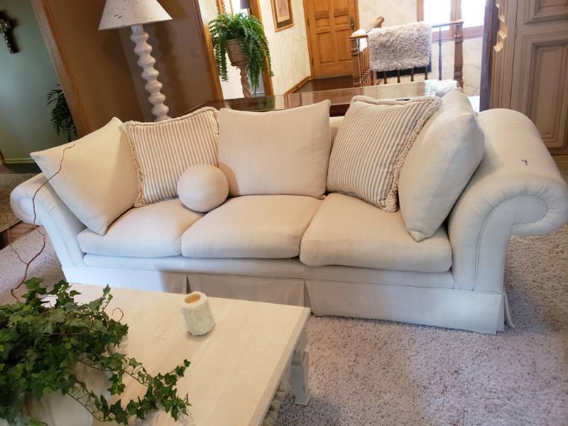lot 7491 image: Kreisis 3 person couch with pillows.