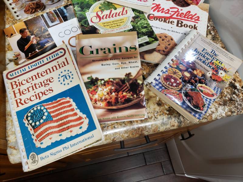 lot 7495 image: Lot of cookrecipe books.