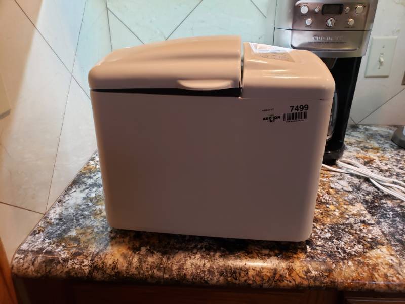 lot 7499 image: Welbilt bread maker.