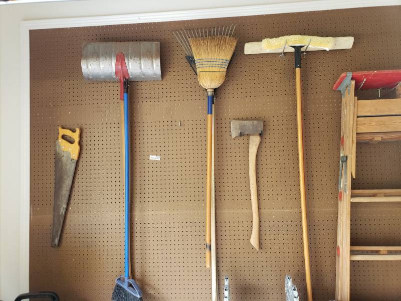 lot 7508 image: Lot of long handled tools.