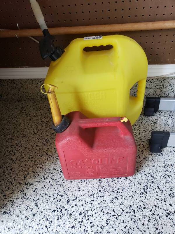 lot 7510 image: 5 Galloon diesel gas can and 1 12 gallon gas can.