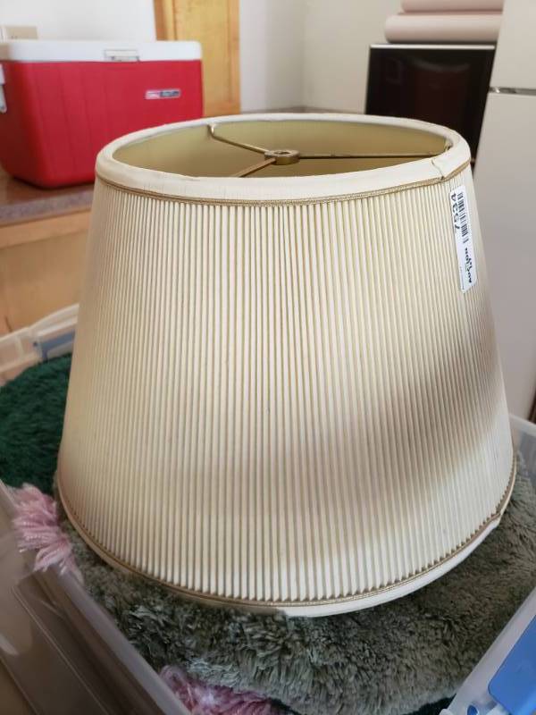 lot 7534 image: Lamp shade
