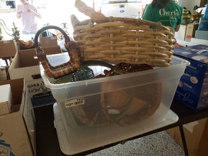 lot 7538 image: Lot of misc baskets