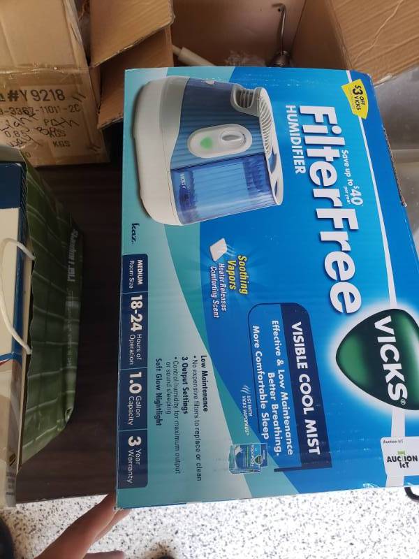 lot 7554 image: Vicks filterfree humidifier