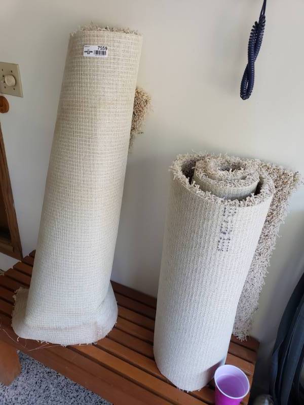 lot 7559 image: Lot of 2 carpet remnants