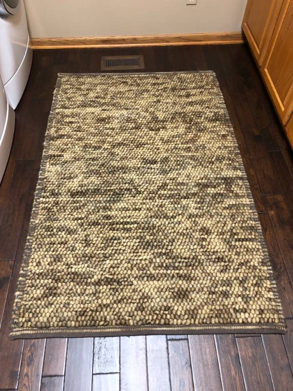 lot 7581 image: Entry way rug