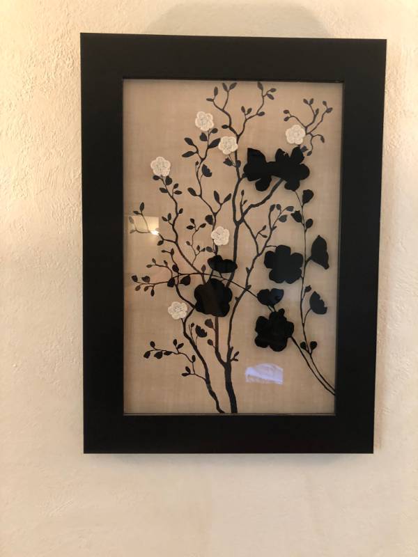 lot 7582 image: Glass Flower Picture