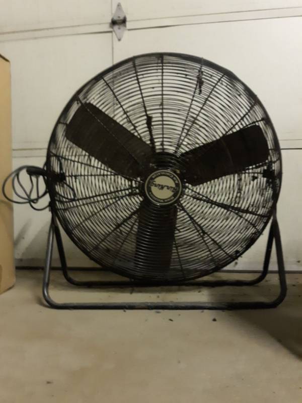 lot 2304 image: Air King Non Oscillating Floor Fan