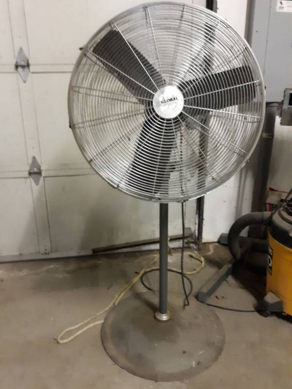 lot 2306 image: Adjustable Stand Powerful Industrial Fan.