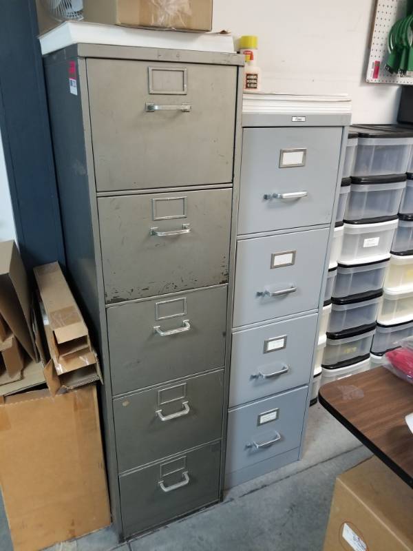 lot 2333 image: (2) Filing Cabinets