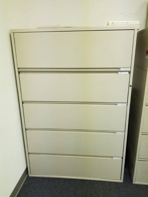 lot 2371 image: Metal Filing Cabinet