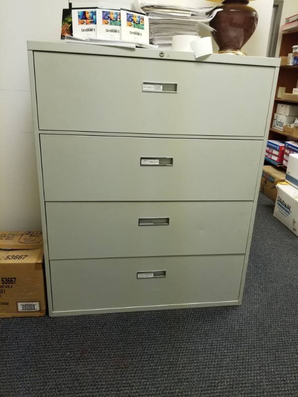 lot 2372 image: Metal Filing Cabinet