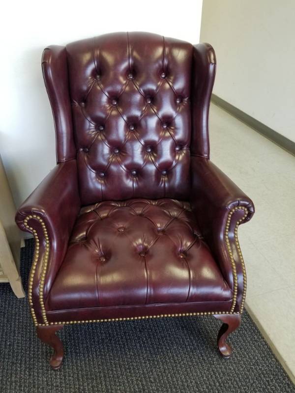 lot 2378 image: Leather Chair
