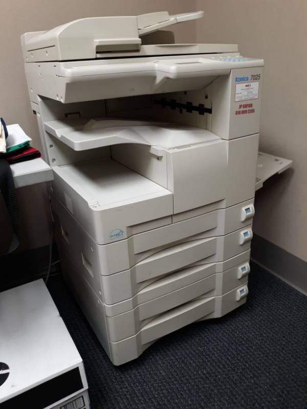 lot 2385 image: Konica 7025 Copier With Stand Four Drawer Capacity Combo On wheels.