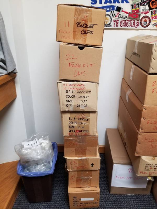 lot 2392 image: 8 Boxes of Various ColorsTypes Of Hats