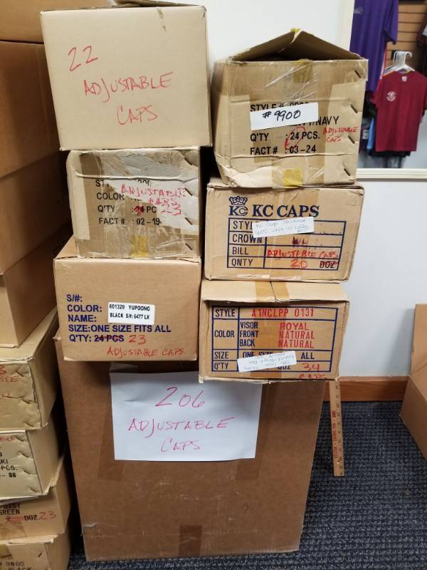 lot 2395 image: 7 Boxes Of Various ColorsStyles Of Hats